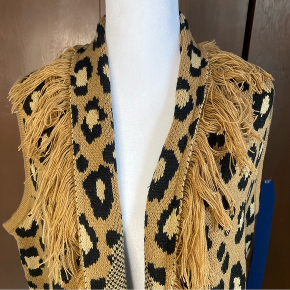 Cato Women’s Tan Leopard Animal Print Fringe Cardigan Vest Sweater NWT Large - Picture 5 of 10